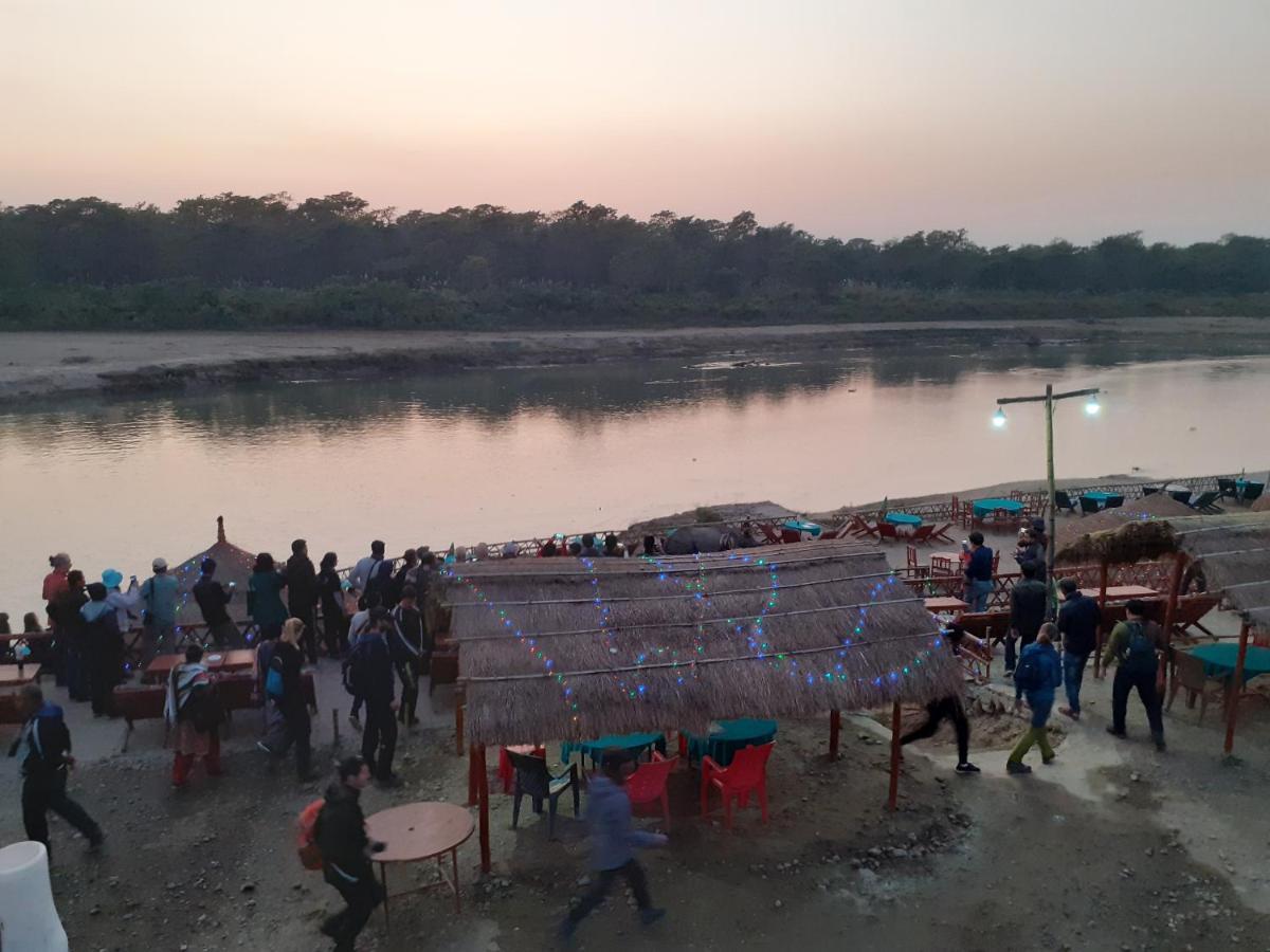 Hotel Tiger Tops Sauraha Exterior foto